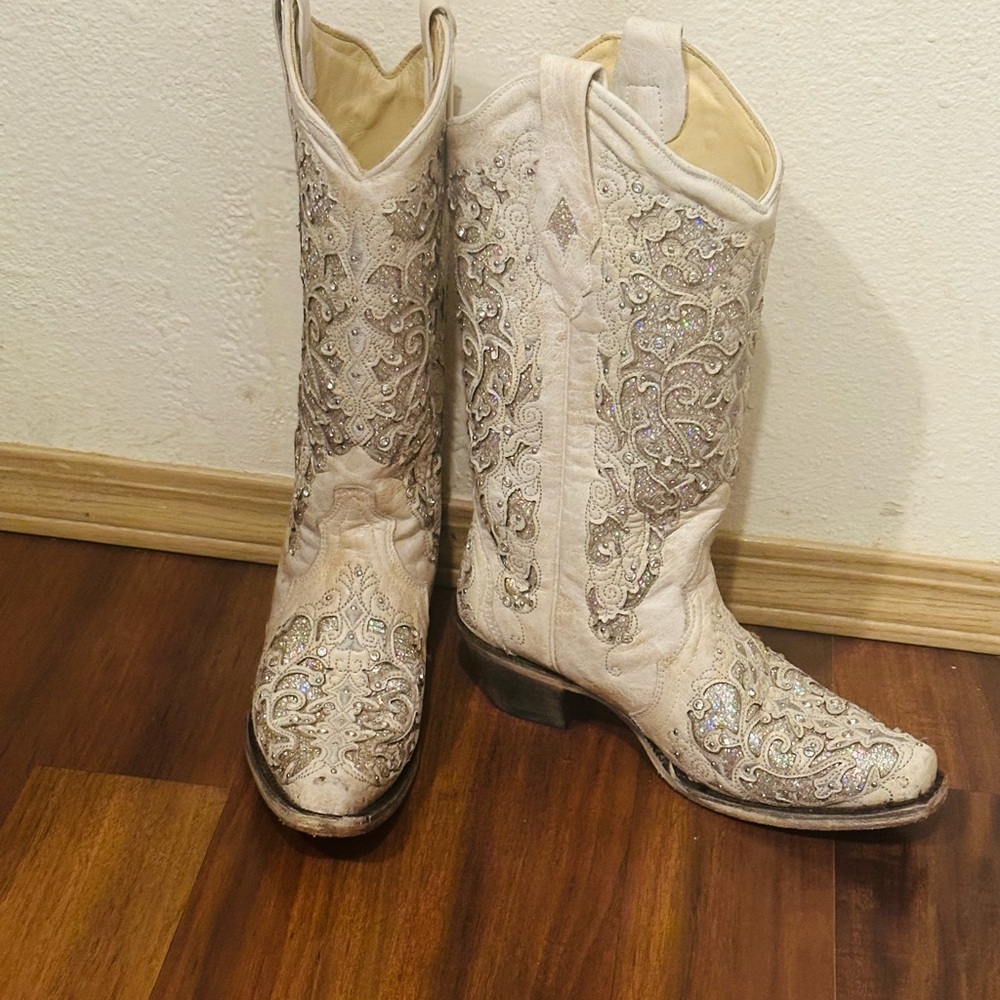 Size 8 corral boots